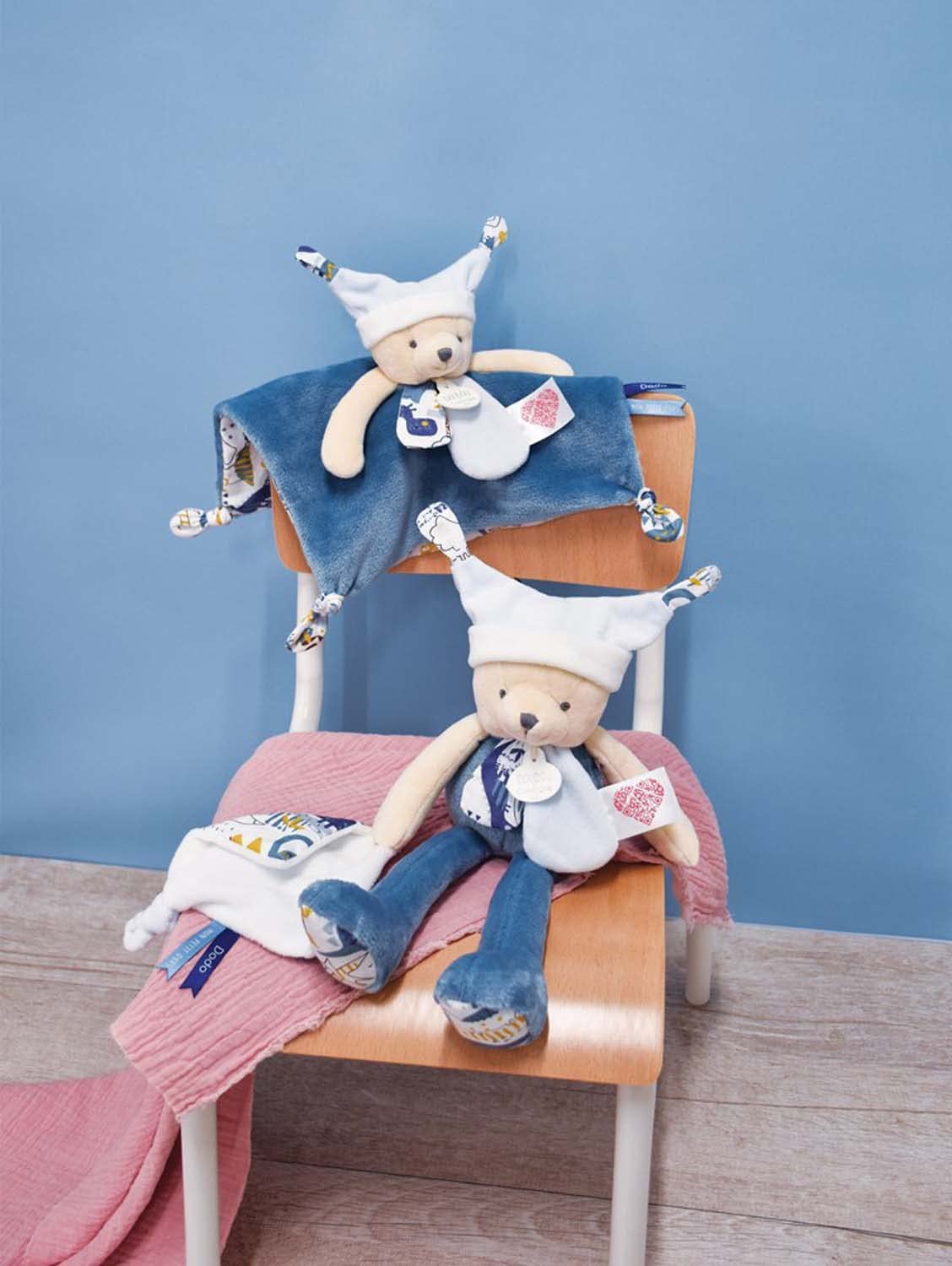 doudou-et-compagnie-petits-fut-s-ours-bleu-doudou-plat-25cm-dc4059 image 4
