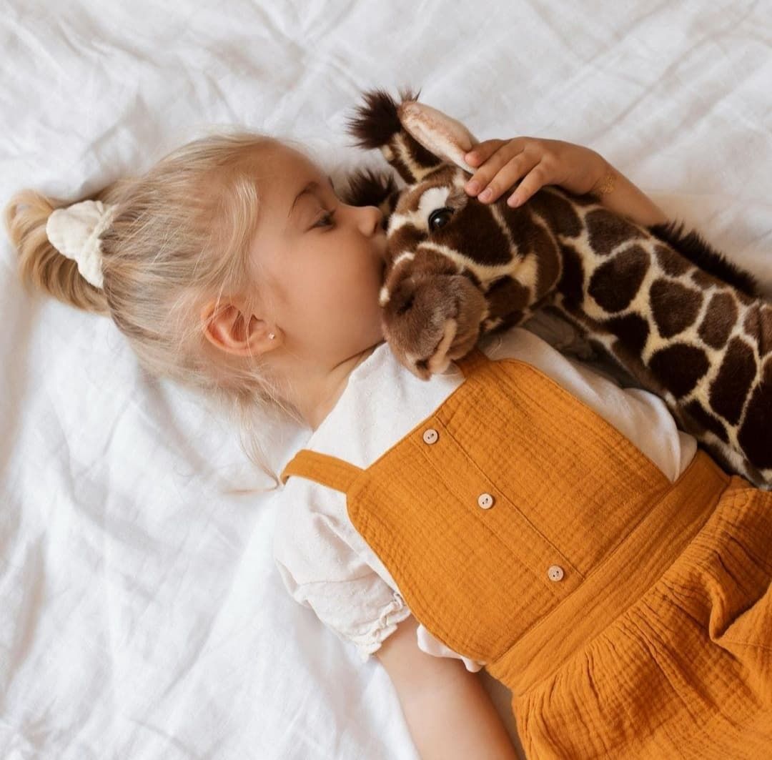 la-pelucherie-zo-girafe-peluche-tachet-e-50-cm-allong-e image 2