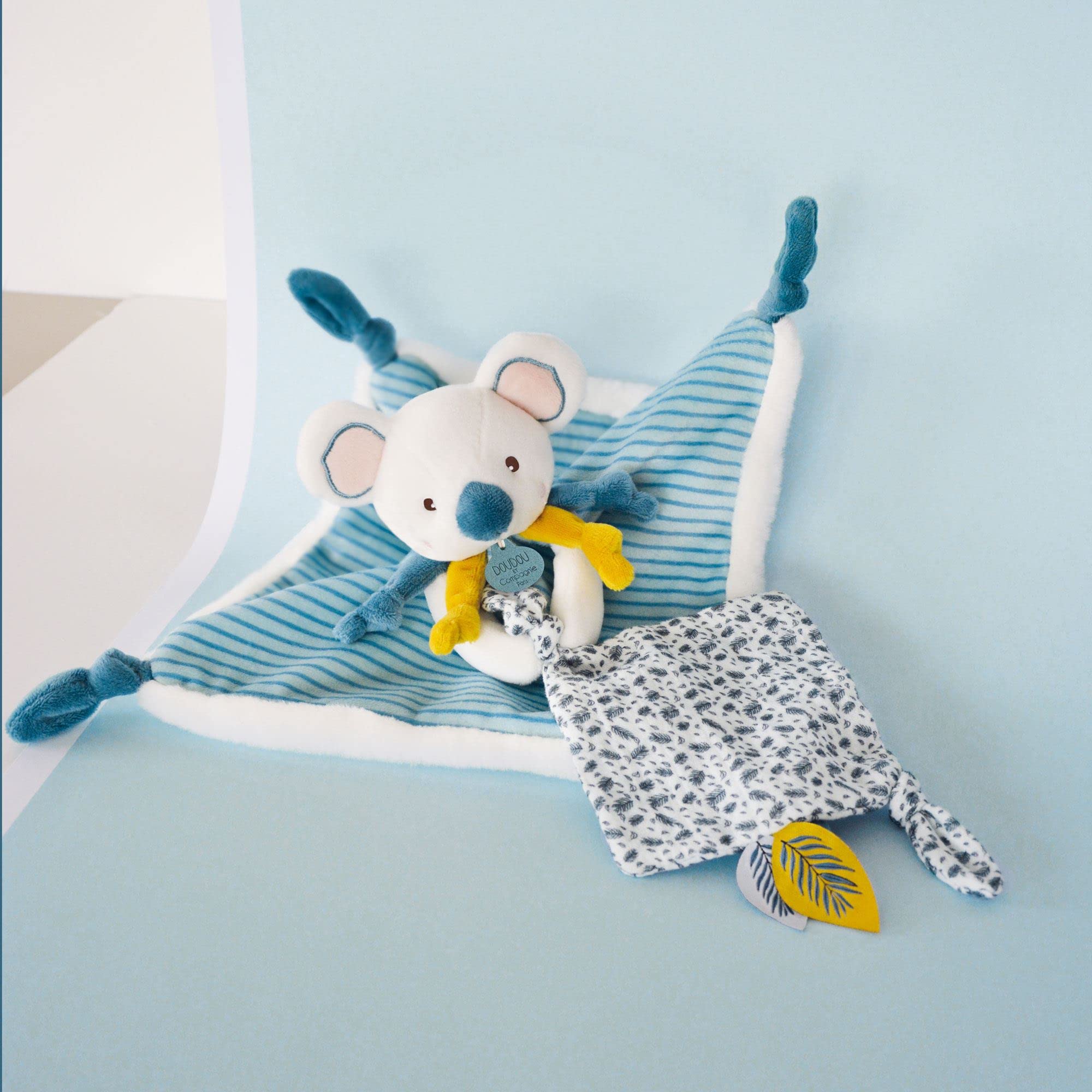 doudou-et-compagnie-yoca-le-koala-doudou-plat-bleu-25-cm image 5