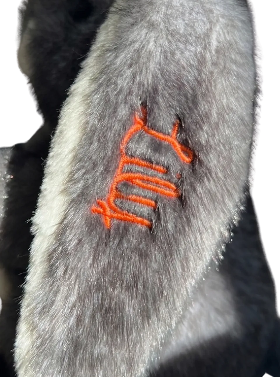 la-pelucherie-peluches-personnalisation-oreille-lapin-ernest-broderie image 1