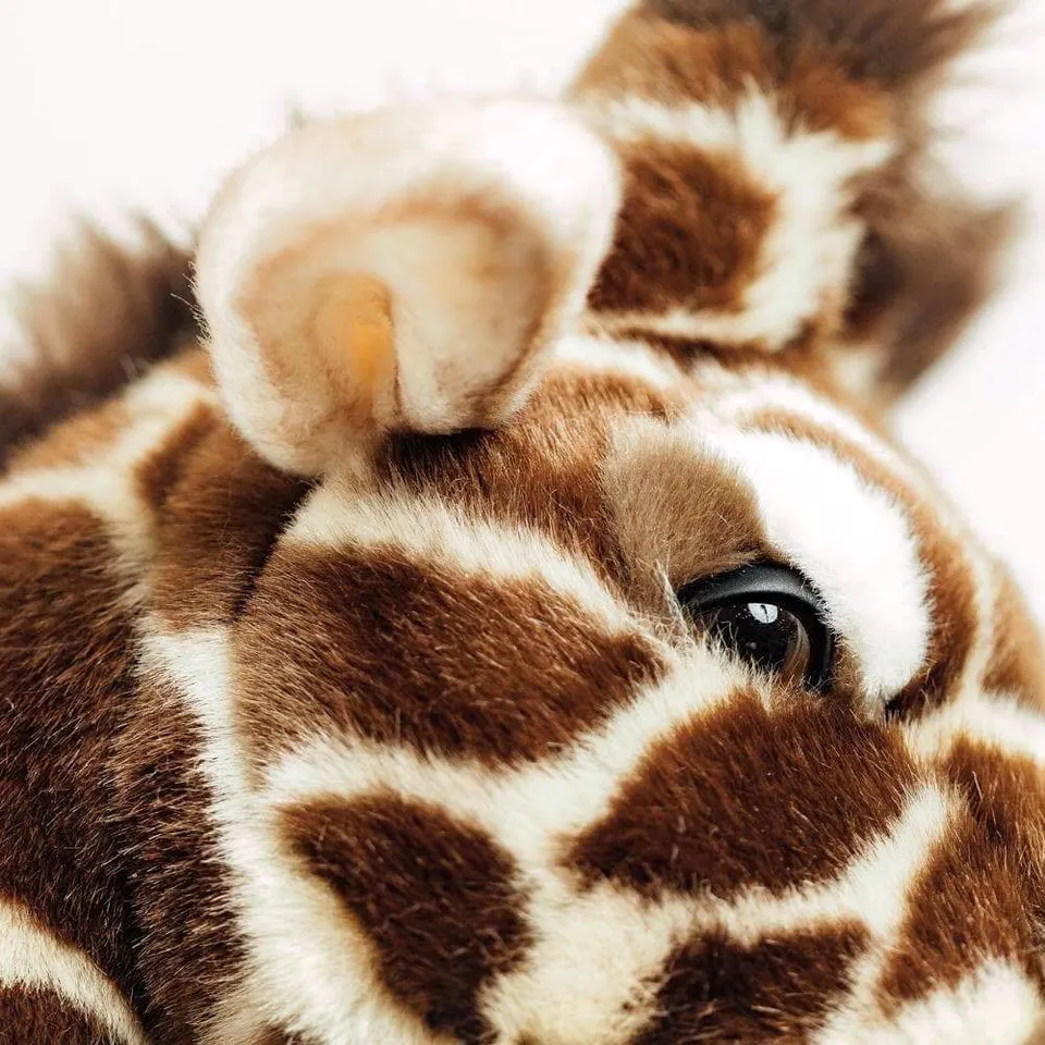 la-pelucherie-zo-girafe-peluche-tachet-e-50-cm-allong-e image 1