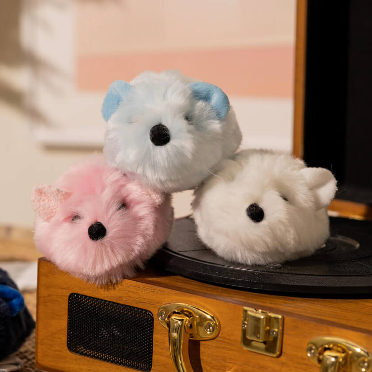 la-pelucherie-souris-lucie-mini-peluche-10-cm-blanche-naissance image 2