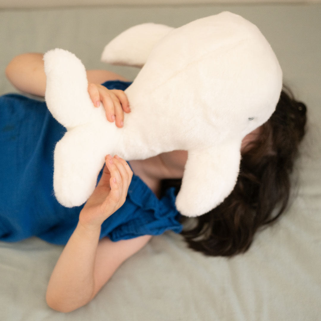 la-pelucherie-la-mer-baleine-romy-peluche-petit-35-cm-bleue image 5