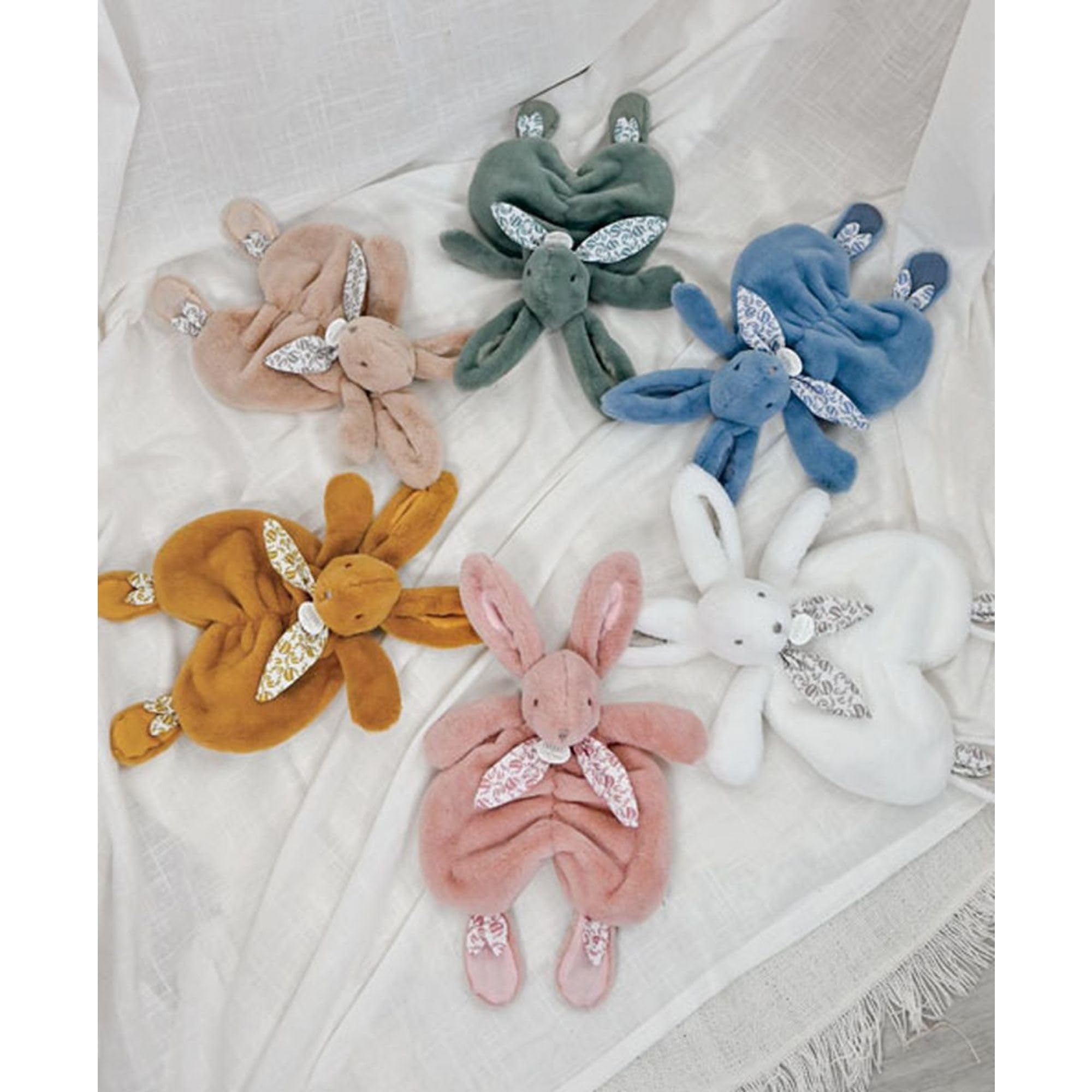 doudou-et-compagnie-lapin-doudou-plat-blanc-30-cm-foulard image 4