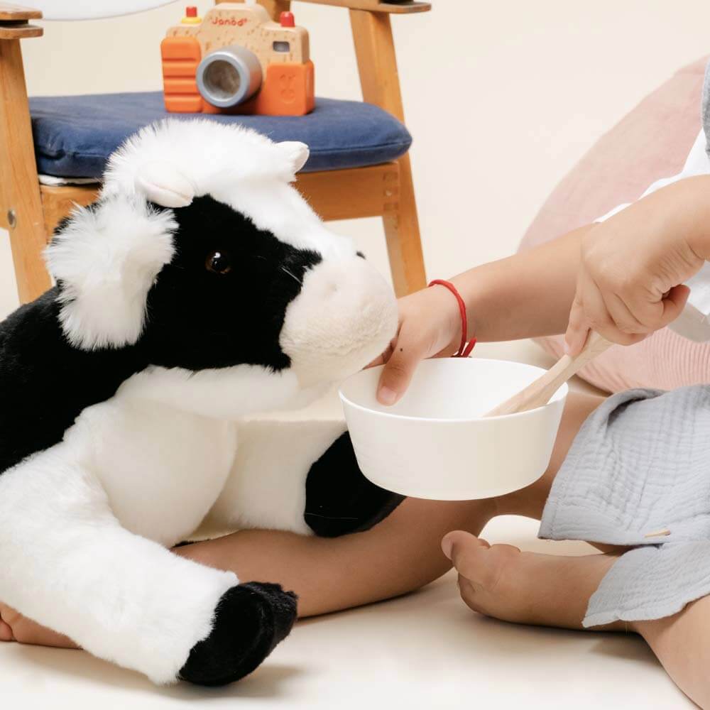 la-pelucherie-la-campagne-vache-colette-peluche-55-cm-noir-blanc image 2