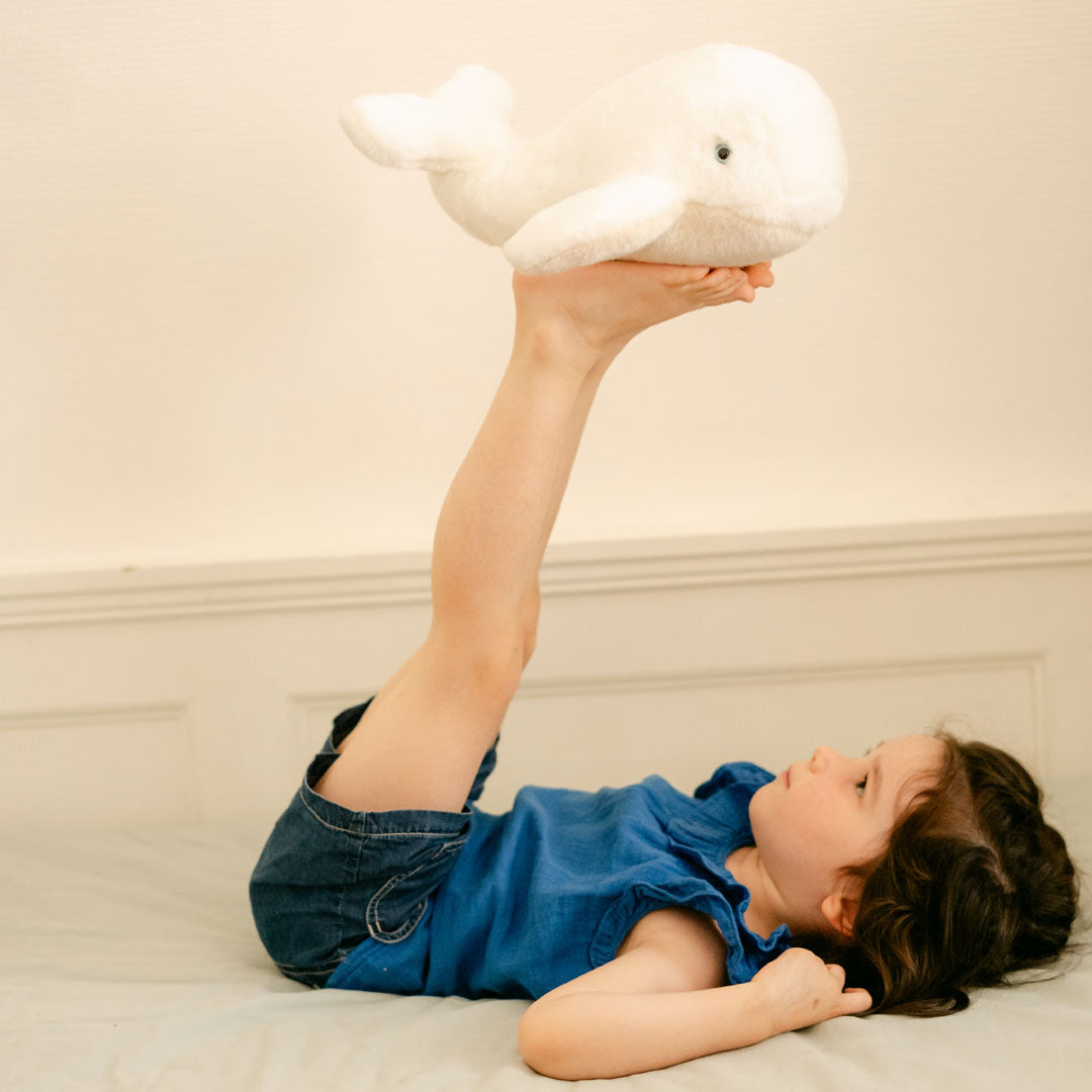 la-pelucherie-la-mer-baleine-romy-peluche-petit-35-cm-bleue image 2