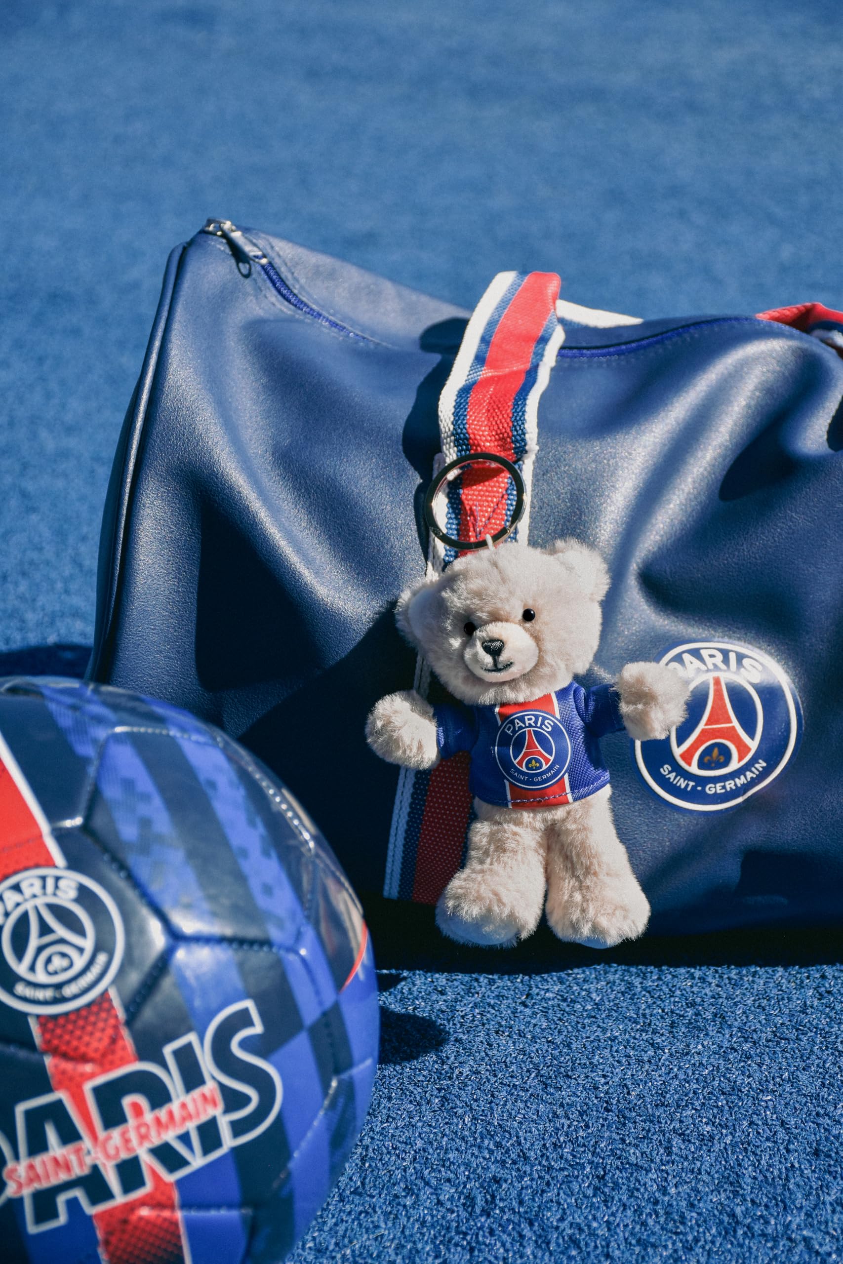 doudou-et-compagnie-psg-dc4266-porte-cl-s-ours-15-cm-maillot image 2