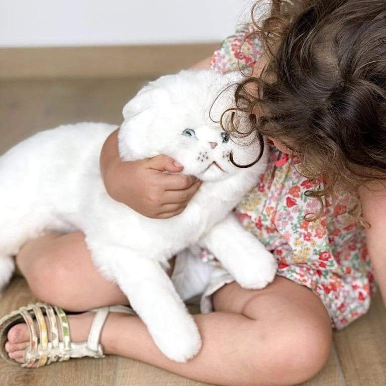 la-pelucherie-oscar-peluche-chat-moyen-assis-30-cm-blanc image 4
