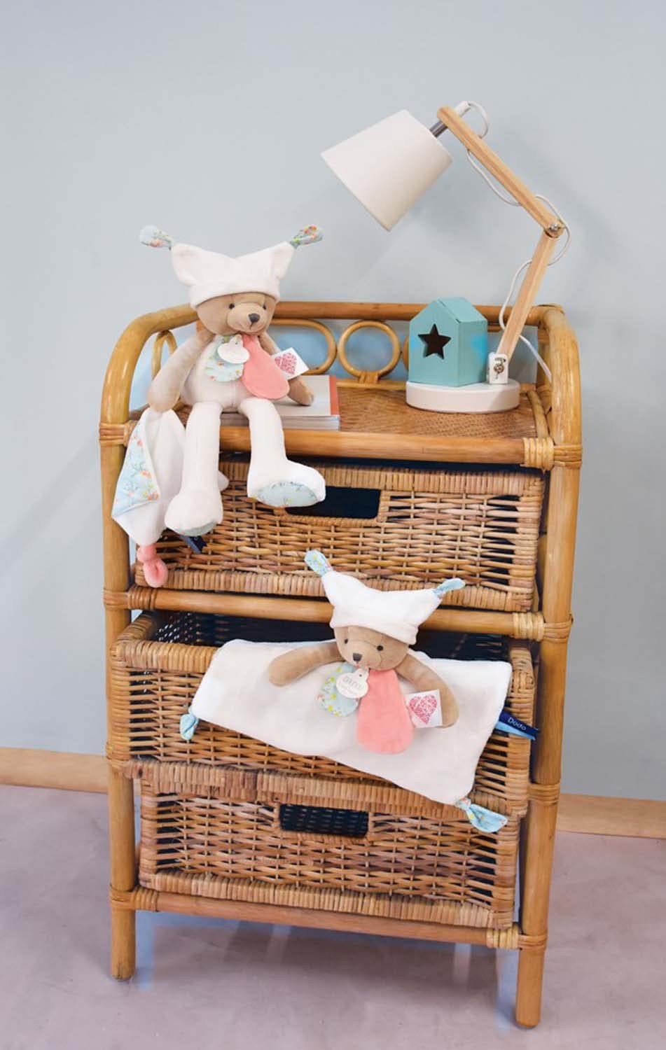 doudou-et-compagnie-petits-fut-s-ours-blanc-doudou-25cm-dc4057 image 3