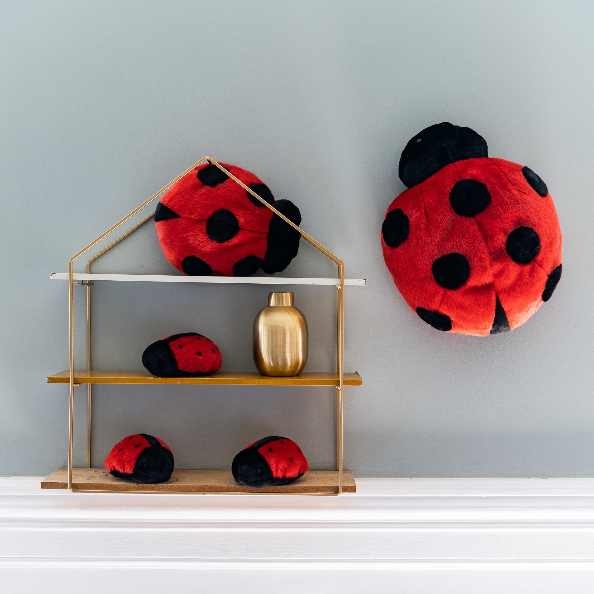 la-pelucherie-la-campagne-coccinelle-lily-peluche-petit-22-cm image 3