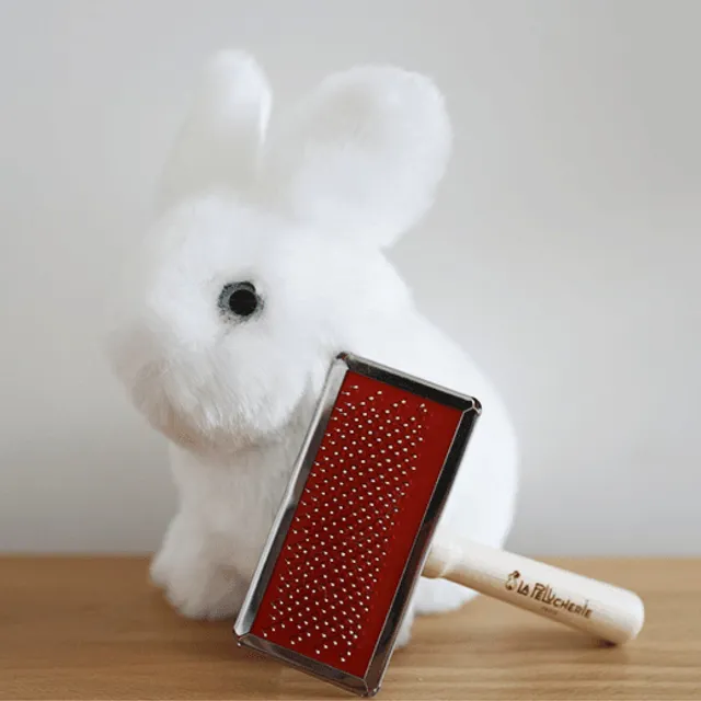 la-pelucherie-brosse-carde-accessoire-peluche-poils-soyeux image 1
