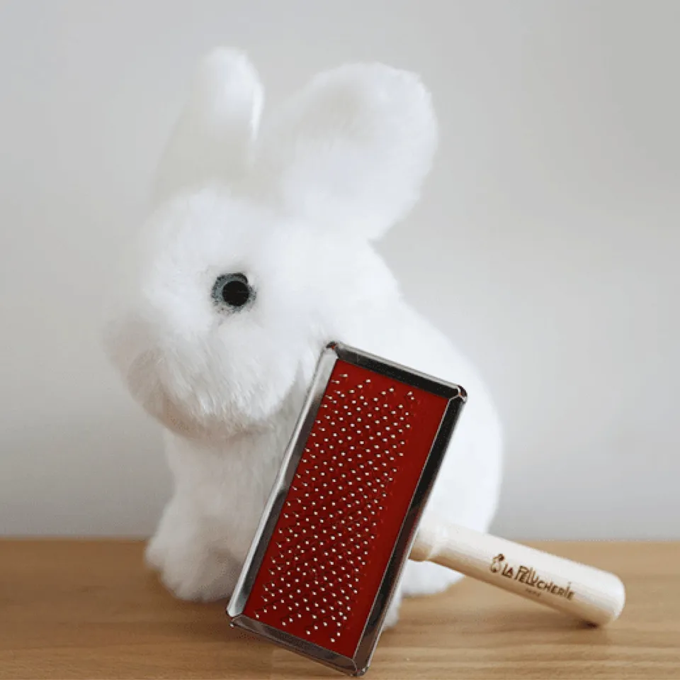 la-pelucherie-brosse-carde-accessoire-peluche-poils-soyeux image 1
