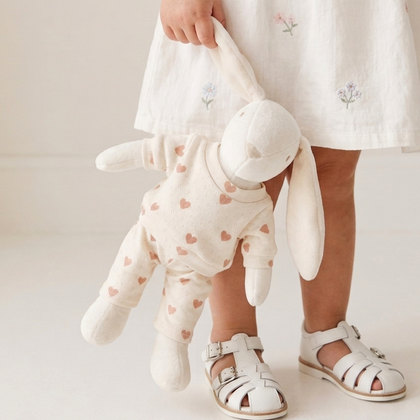 la-pelucherie-le-dressing-ensemble-coeur-v-tement-peluche-cr-me-corail image 1